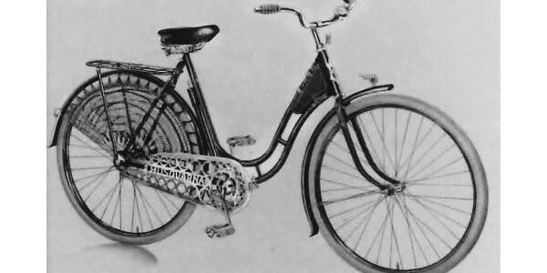 Auf diesem schwarz weiß Bild sieht man ein altes Husqvarna Fahrrad.